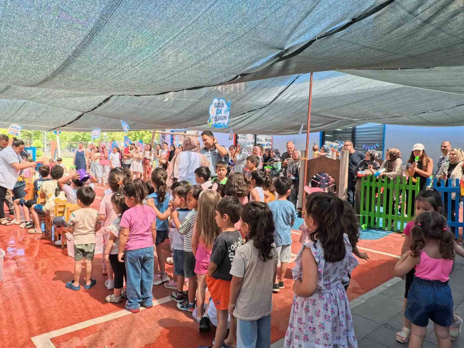 Büyükşehirden çocuklara unutulmaz yaz etkinliği: Çocuk kütüphanesinde su oyunları