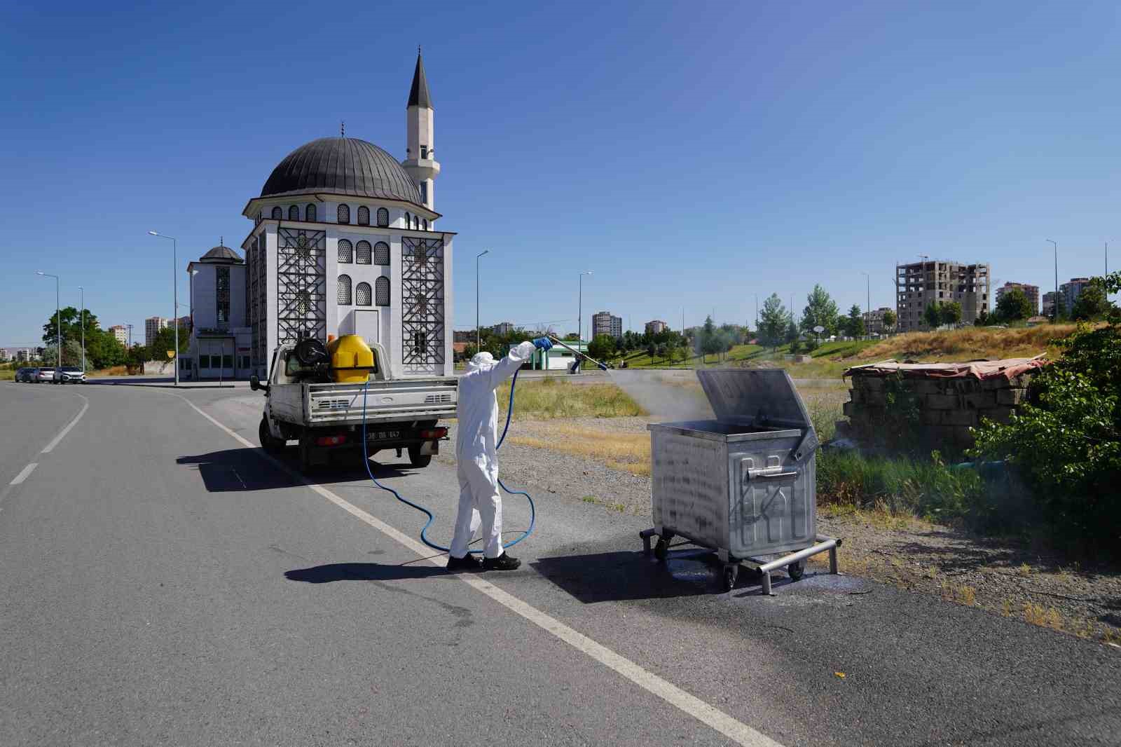 Melikgazi’de 58 mahallede ilaçlama çalışmaları devam ediyor