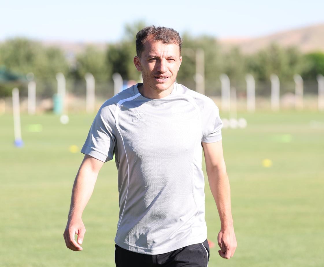 Ziya Erdal: "Sivasspor’u hak ettiği yere taşıyacağız"