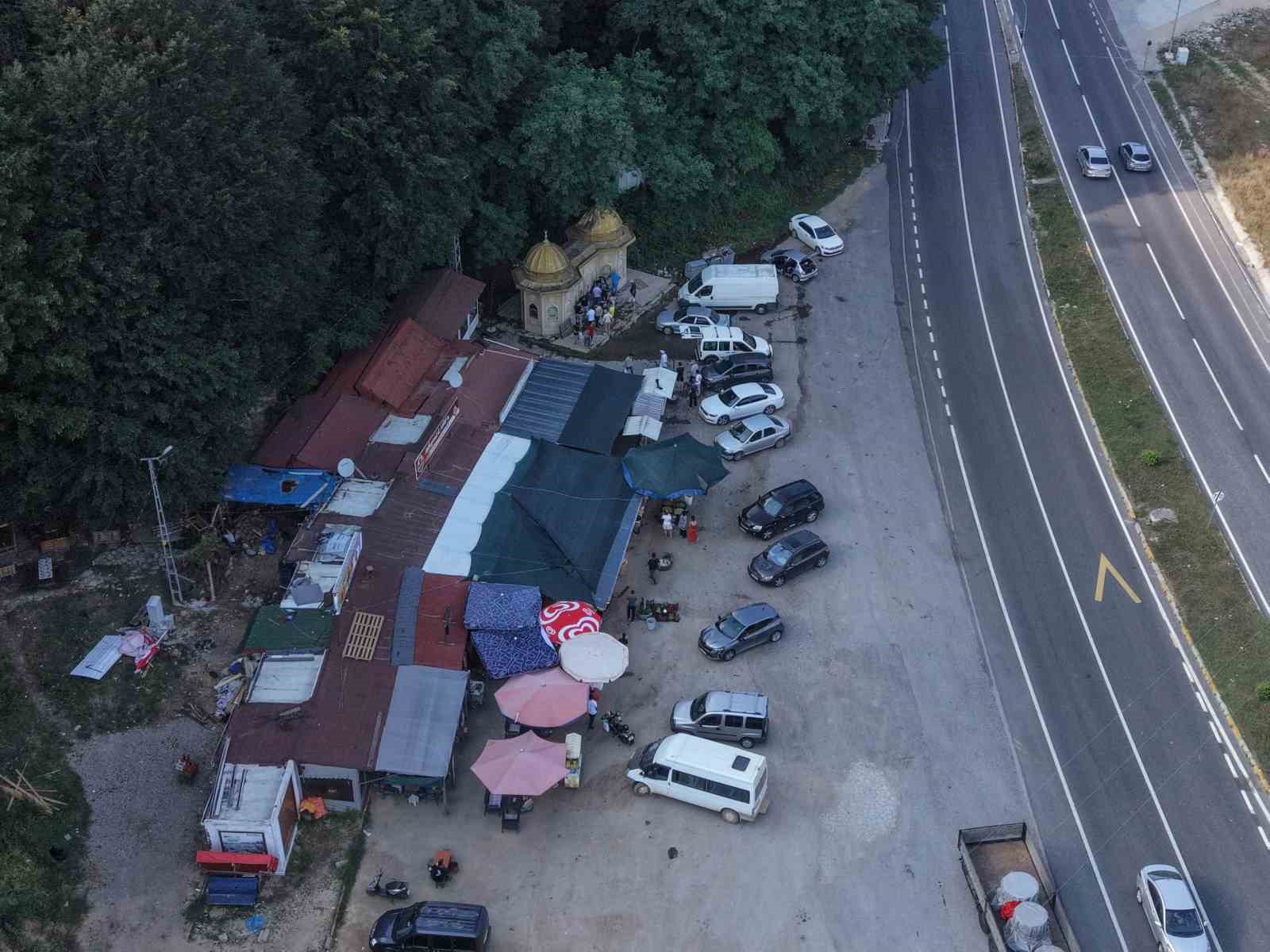 Bu su için şehir dışından geliyorlar