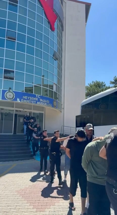 8 ilde eş zamanlı DEAŞ operasyonu: 5 tutuklama