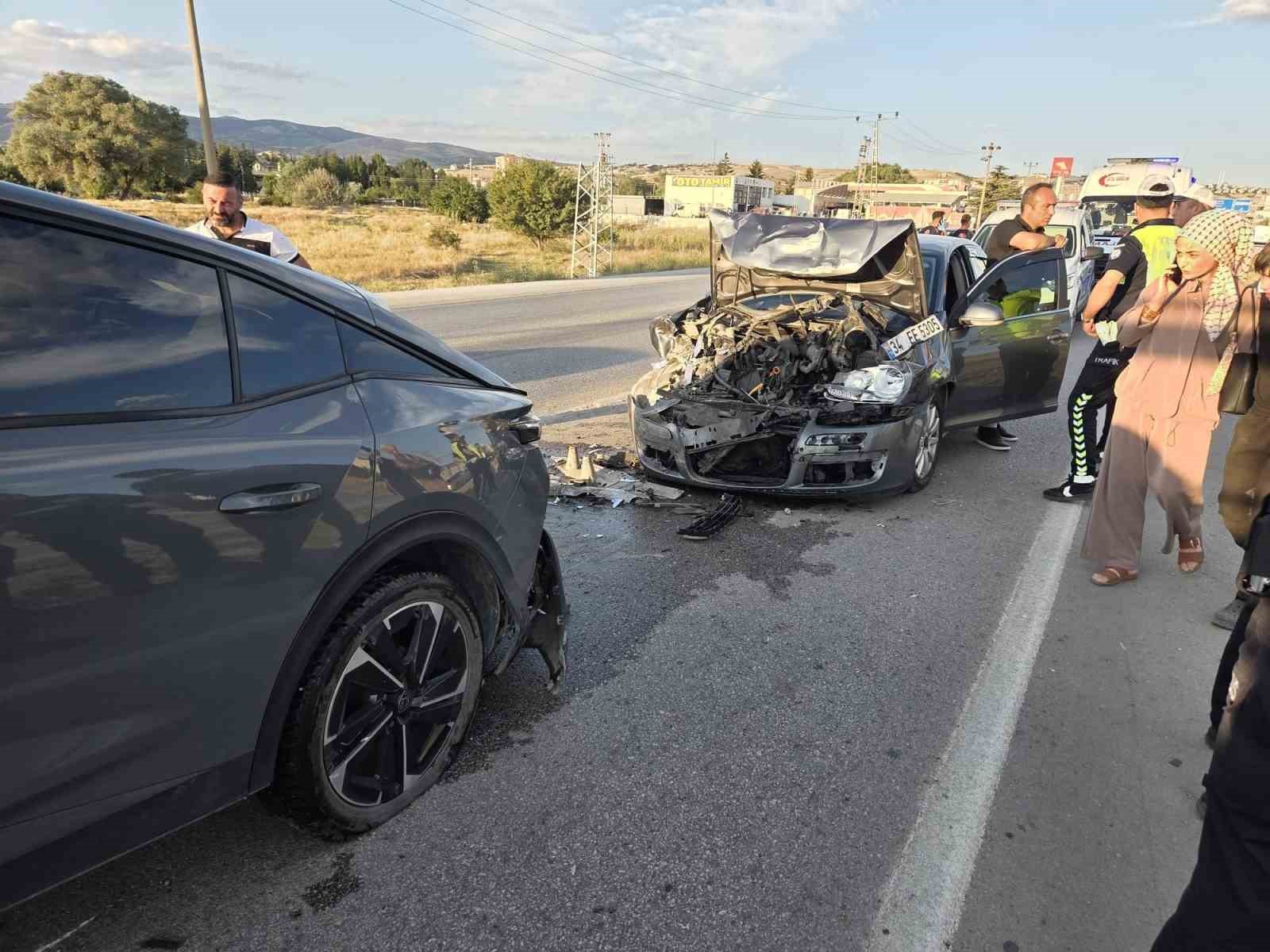 Ankara’da zincirleme kazada 5 araç birbirine girdi: 5 yaralı