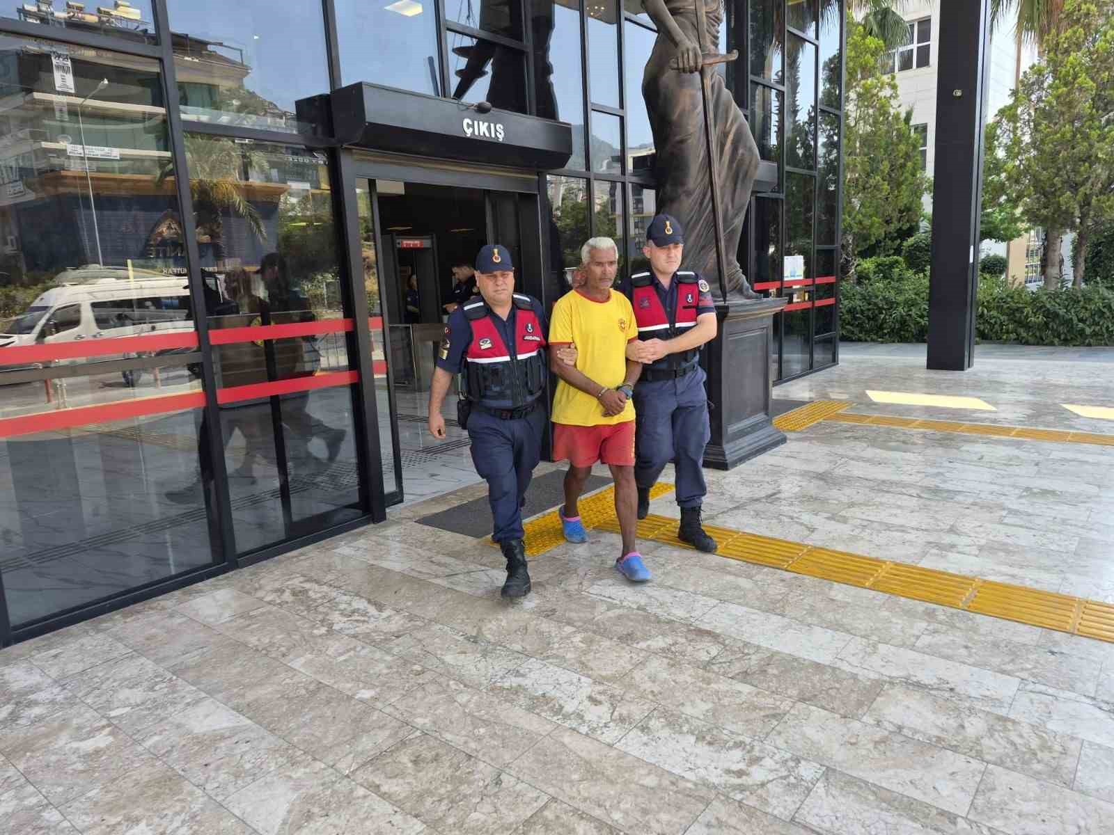 Alanya’da firari hükümlü jandarma denetiminde yakalandı
