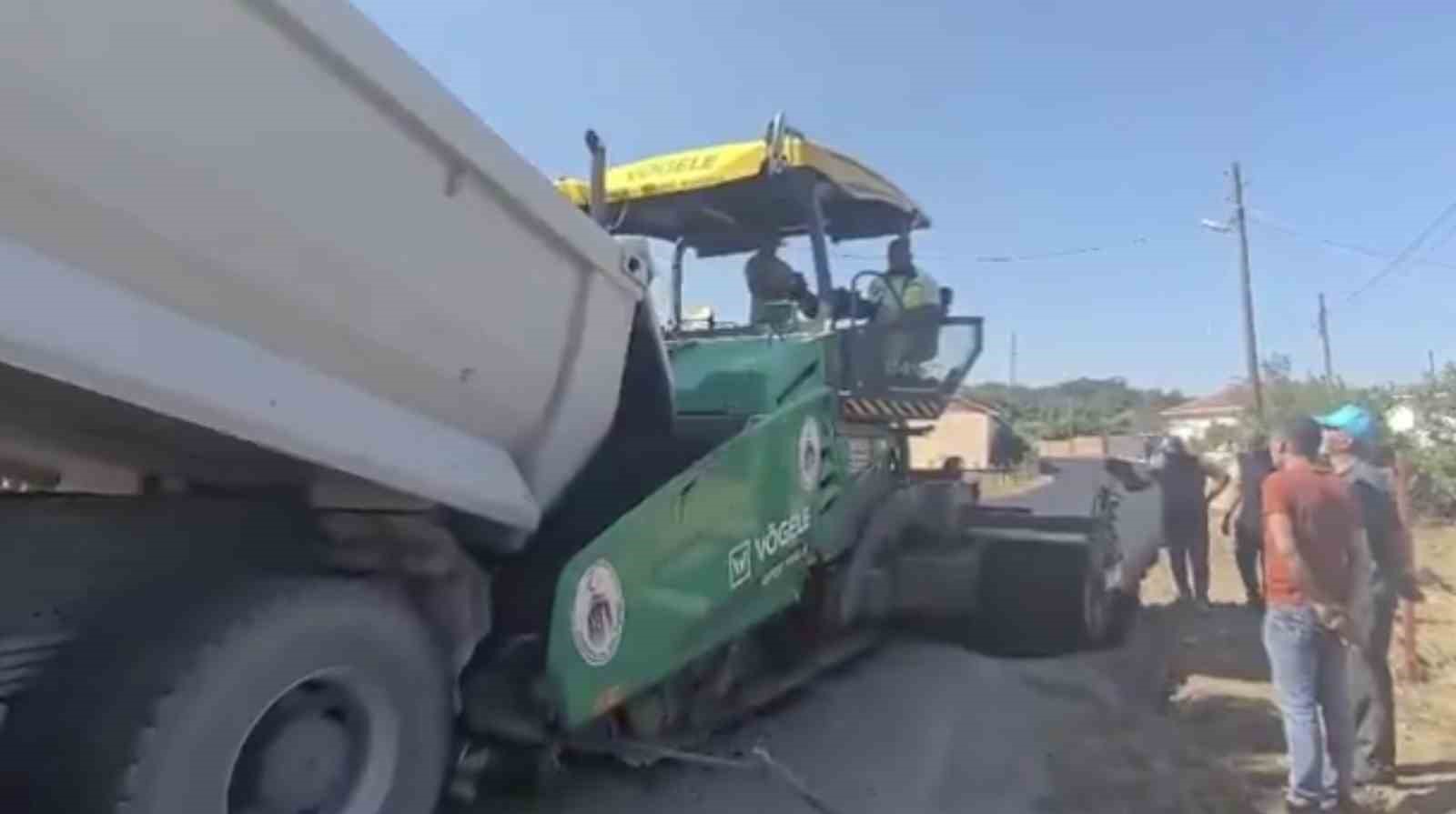 Yenice’de köy yollarında sıcak asfalt dökme çalışmaları hız kesmeden devam ediyor