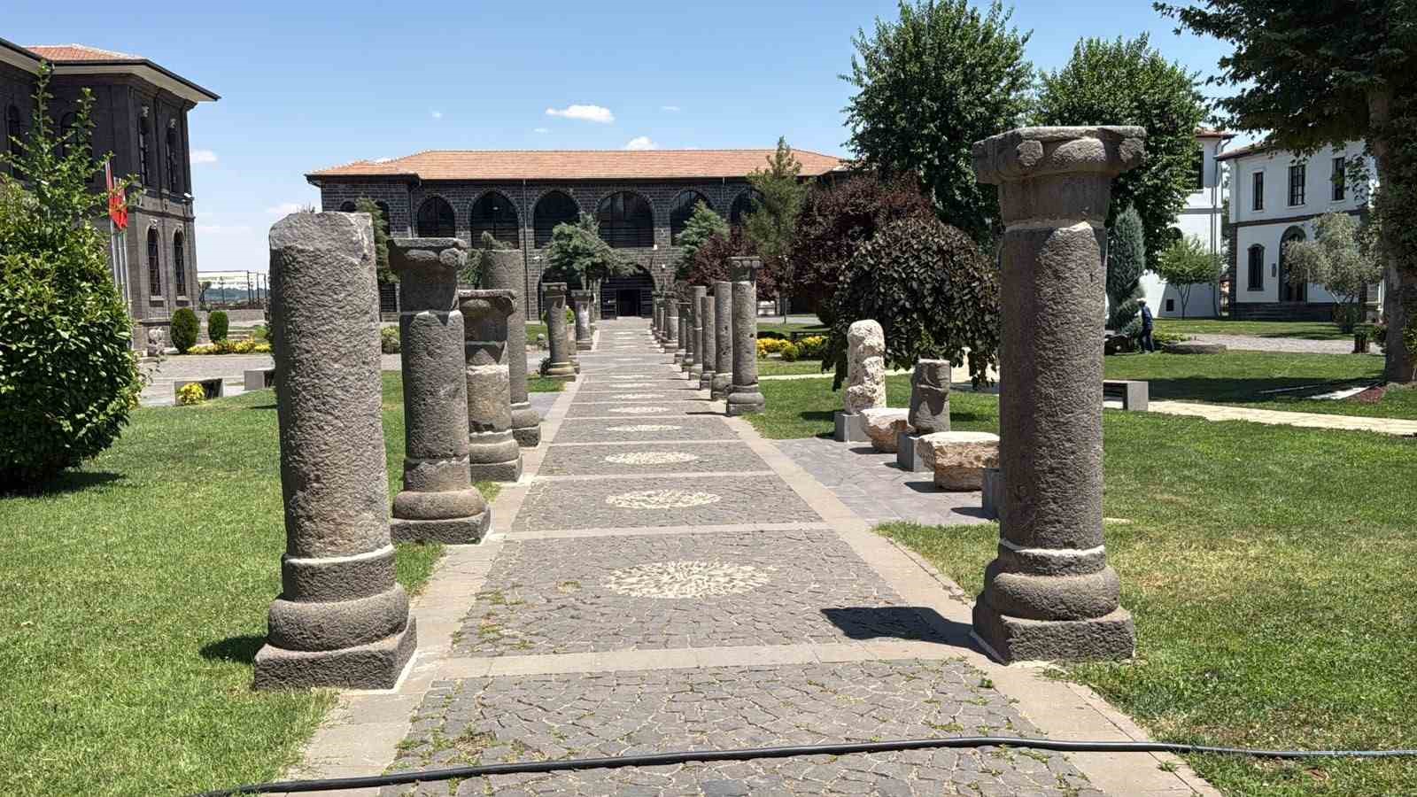 Sıcaklık arttı, Diyarbakır’da tarihi mekanlar boş kaldı