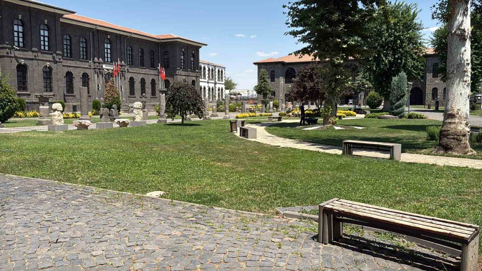 Sıcaklık arttı, Diyarbakır’da tarihi mekanlar boş kaldı