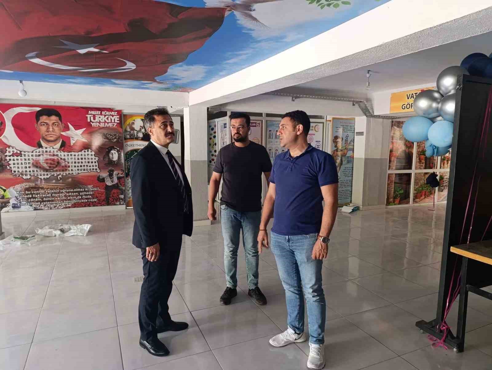 Bolvadin’deki okullarda bakım ve onarım çalışmaları sürüyor