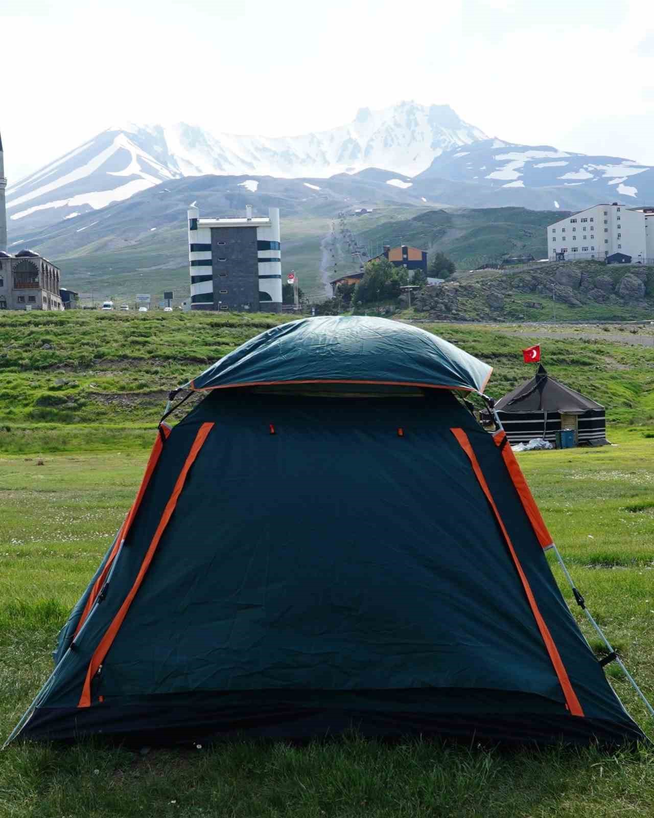 Erciyes’te çadır ve kamp sezonu devam ediyor