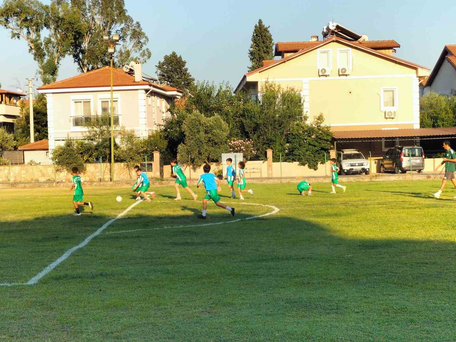 Köyceğiz Muğlaspor Futbol Okulu törenle açıldı