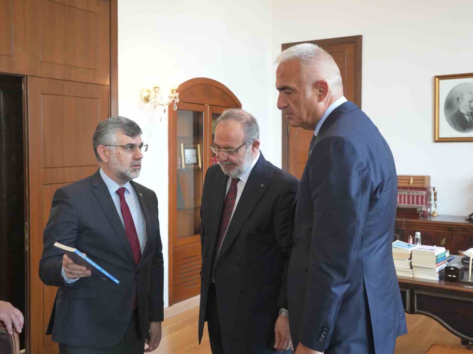 Bakan Ersoy: "Medeniyet birikimimizi ilimle buluşturan çalışmaları memnuniyetle takip ediyoruz"