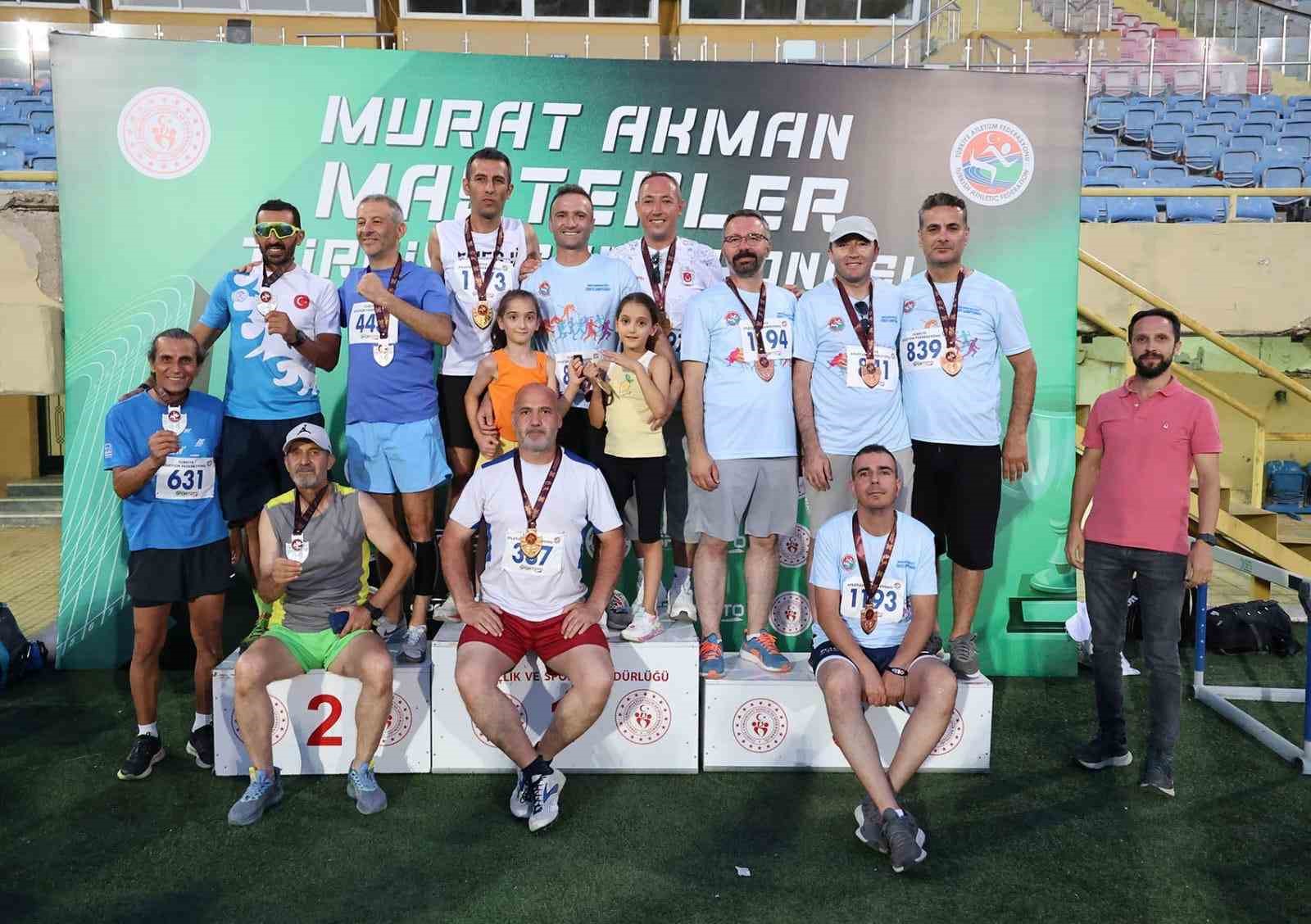 Denizlili master atletler, İzmir’de 9 madalya ile döndü