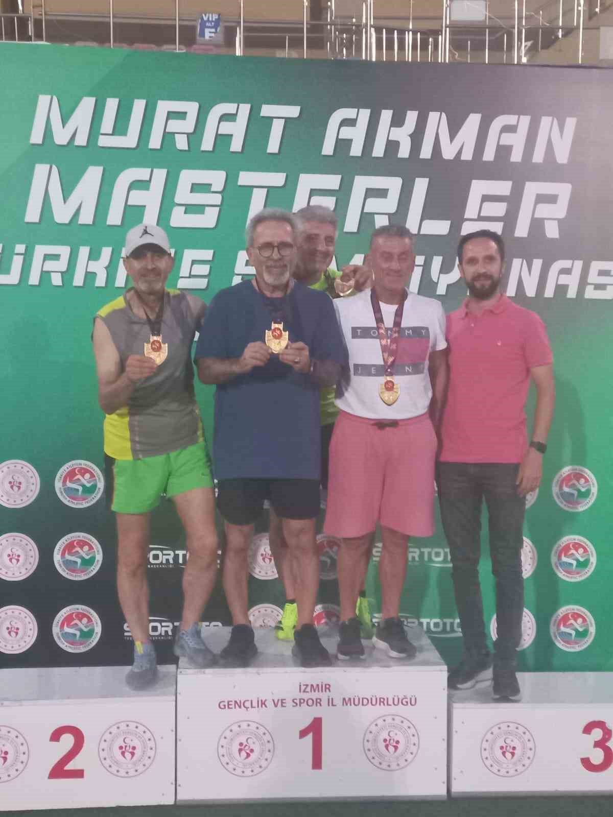 Denizlili master atletler, İzmir’de 9 madalya ile döndü