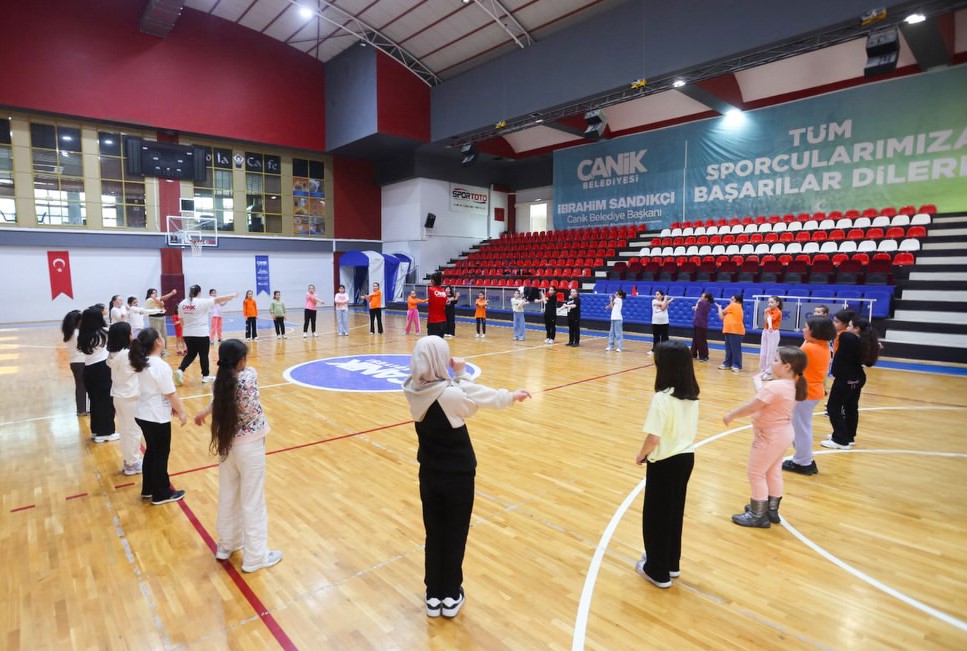 Canik Belediyesi’nden ücretsiz sporcu servisi