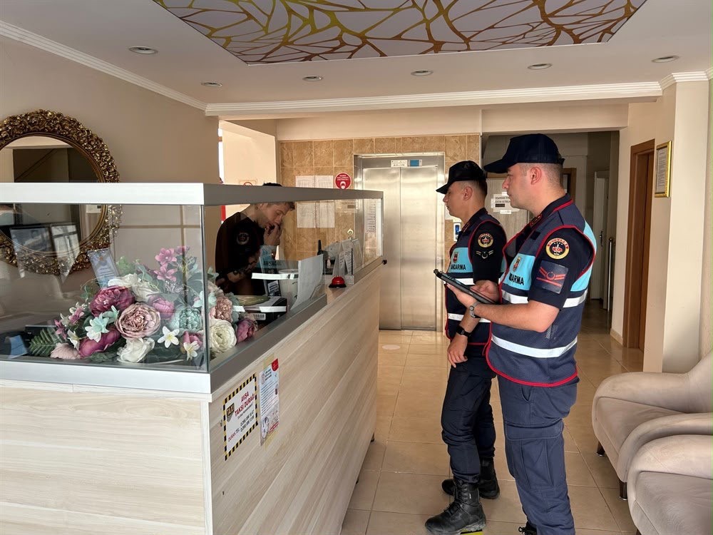 Avşa Adası’nda huzur uygulaması: 22 aranan şüpheli yakalandı