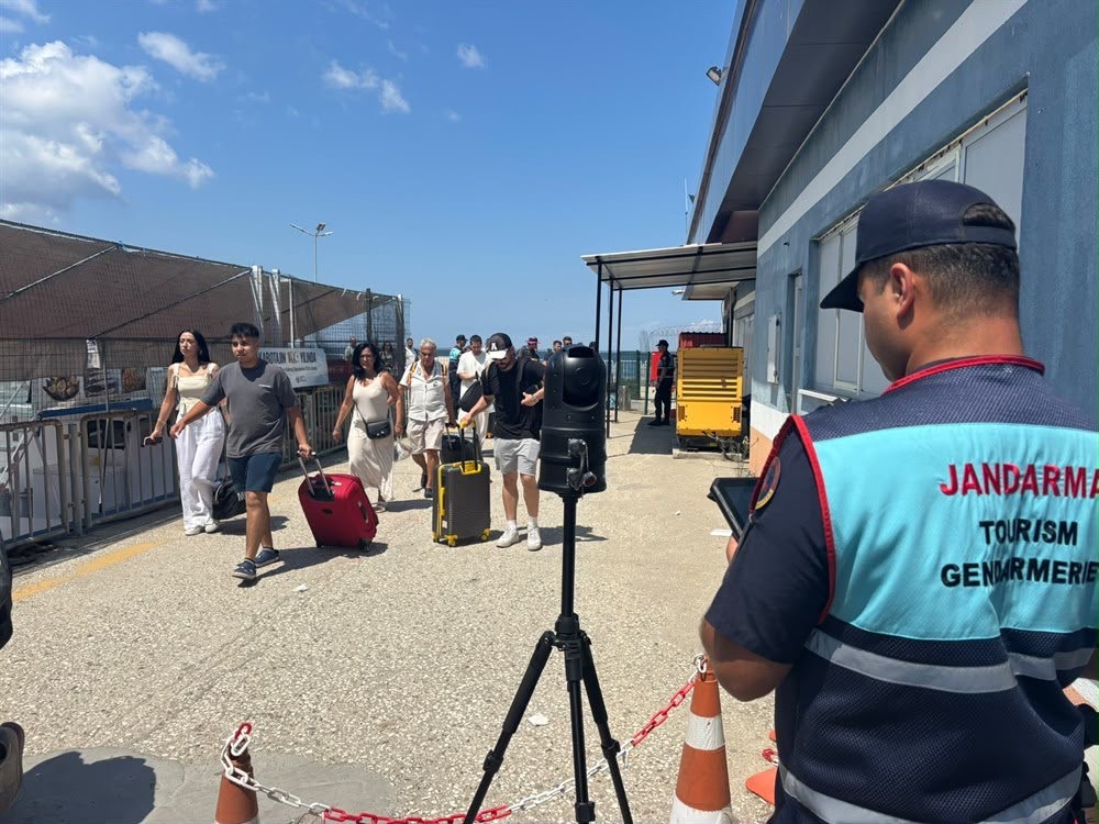 Avşa Adası’nda huzur uygulaması: 22 aranan şüpheli yakalandı