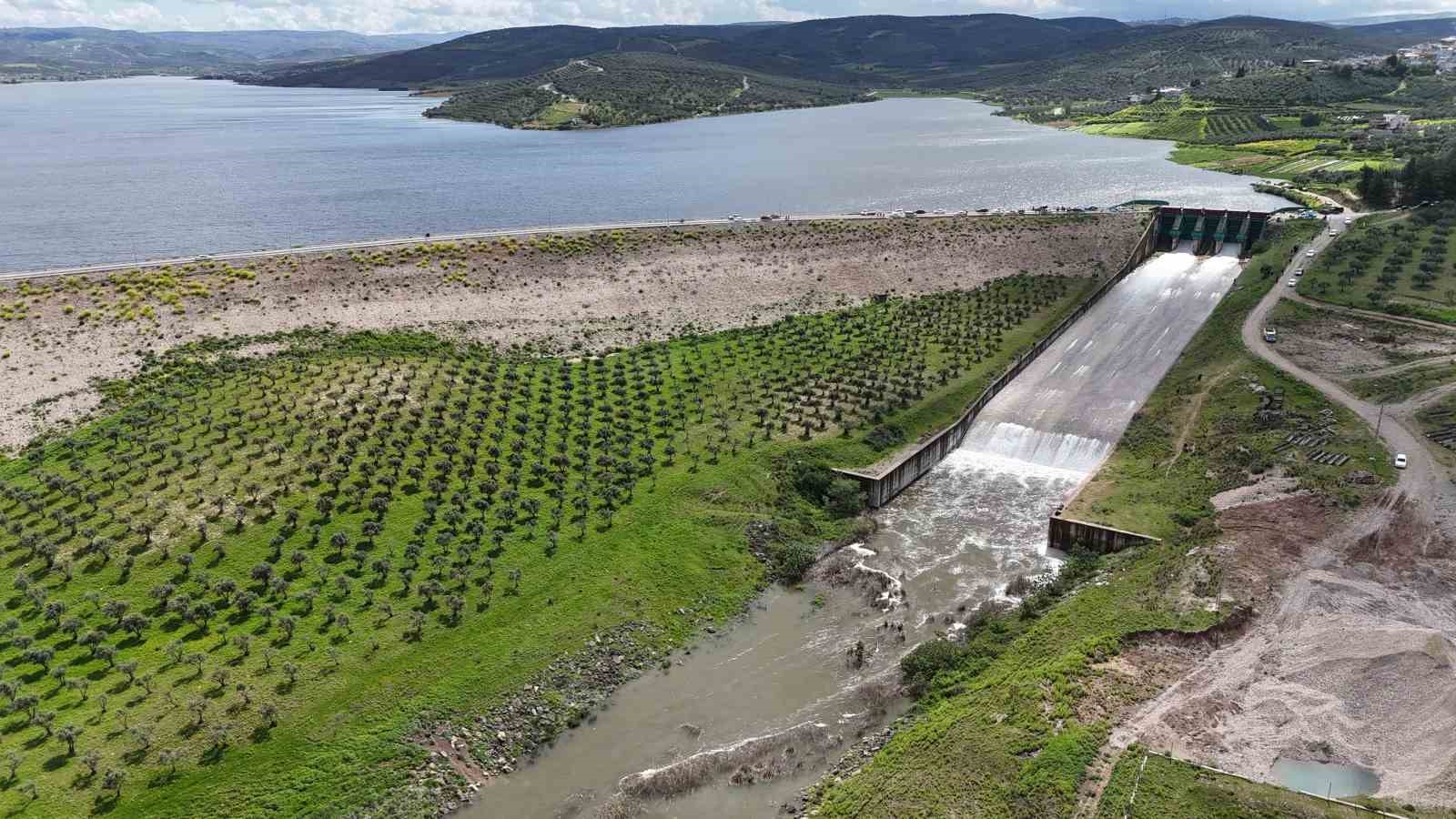 Gözaltına alınan Oğuzhan Uğur’un "Baraj patladı" paylaşımı yeniden gündem oldu, depremzedeler paylaşım yüzünden giden canlarına yanıyor