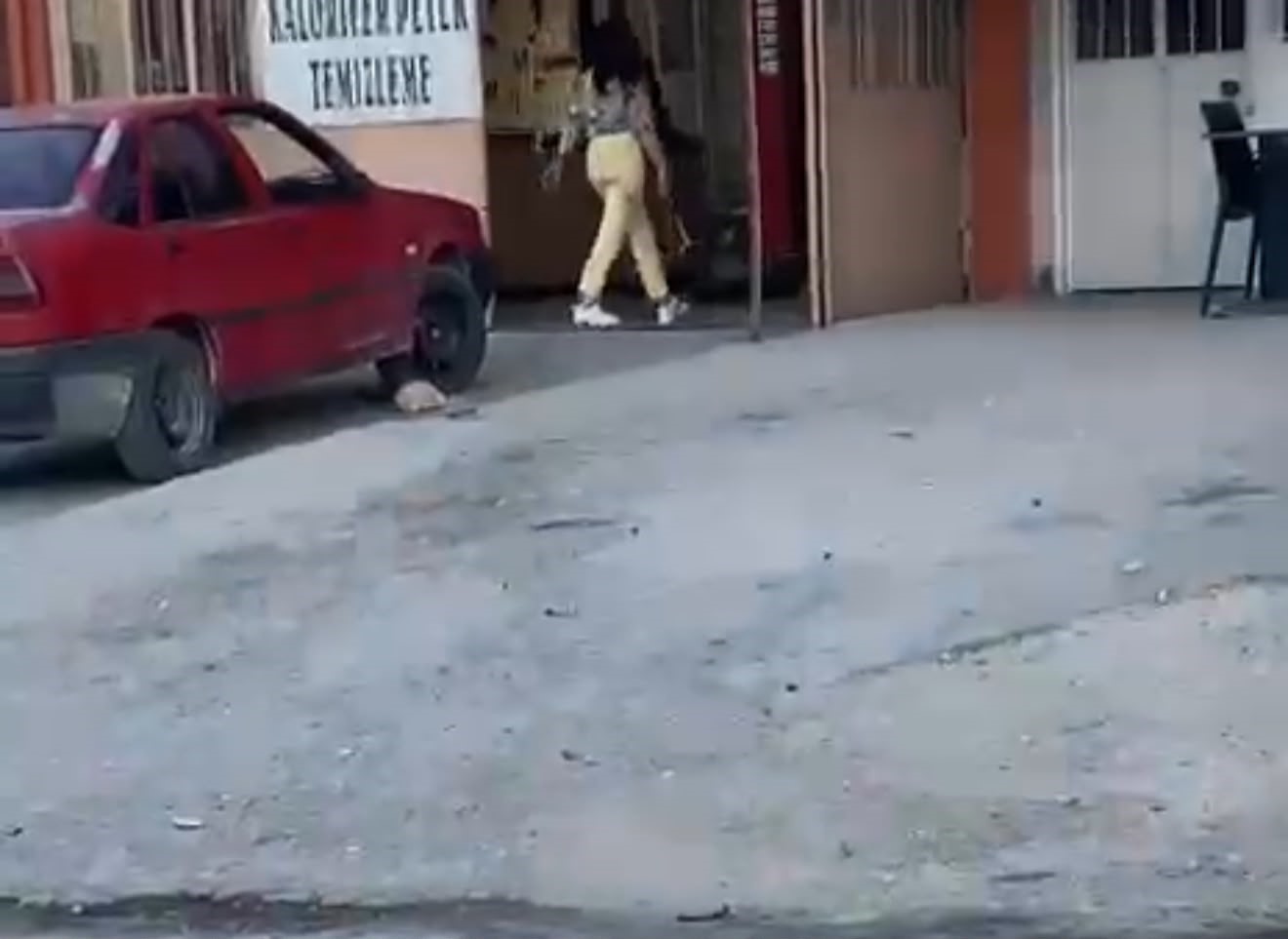 Çekiçli kadın öfkesini böyle kustu