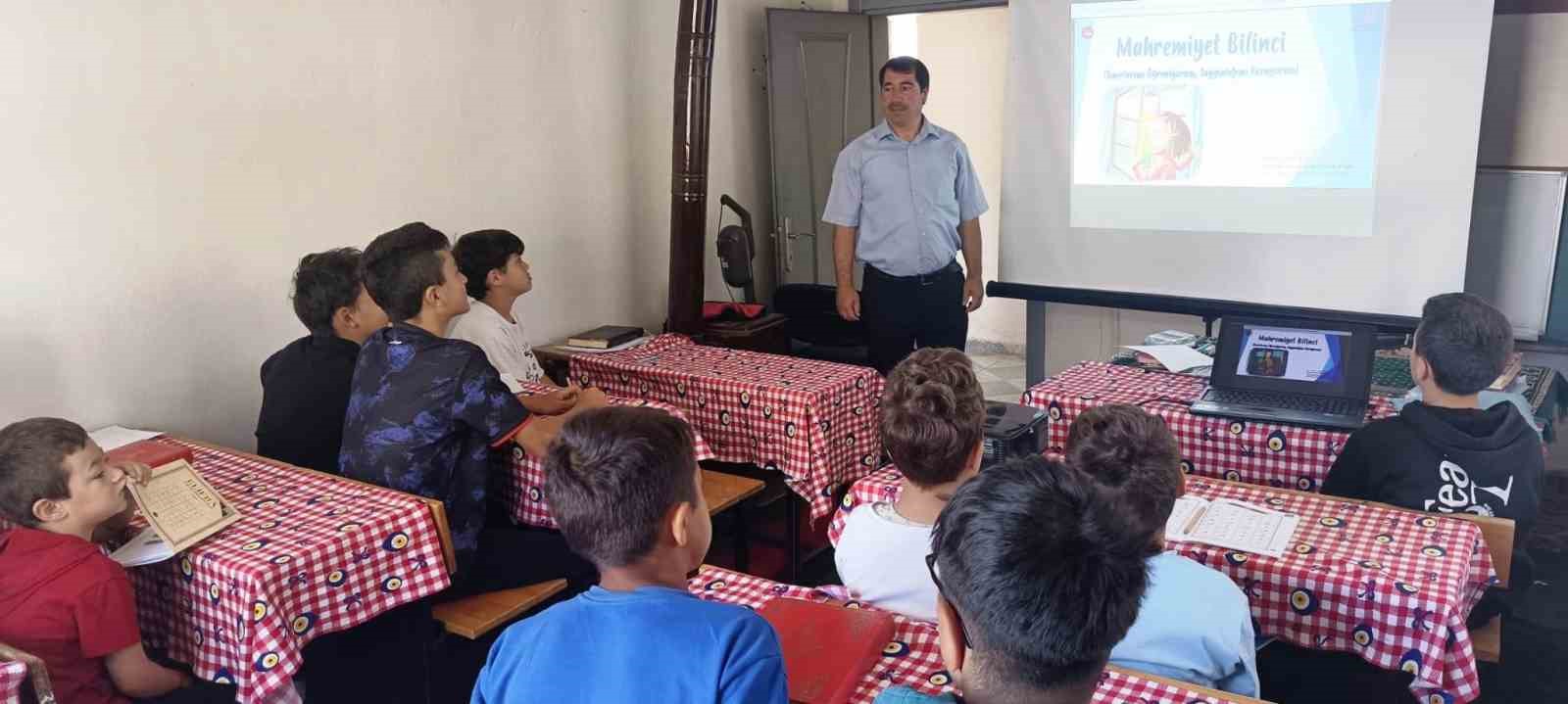 Hisarcık’ta Yaz Kur’an Kurslarında öğrenciler bilinçlendiriliyor