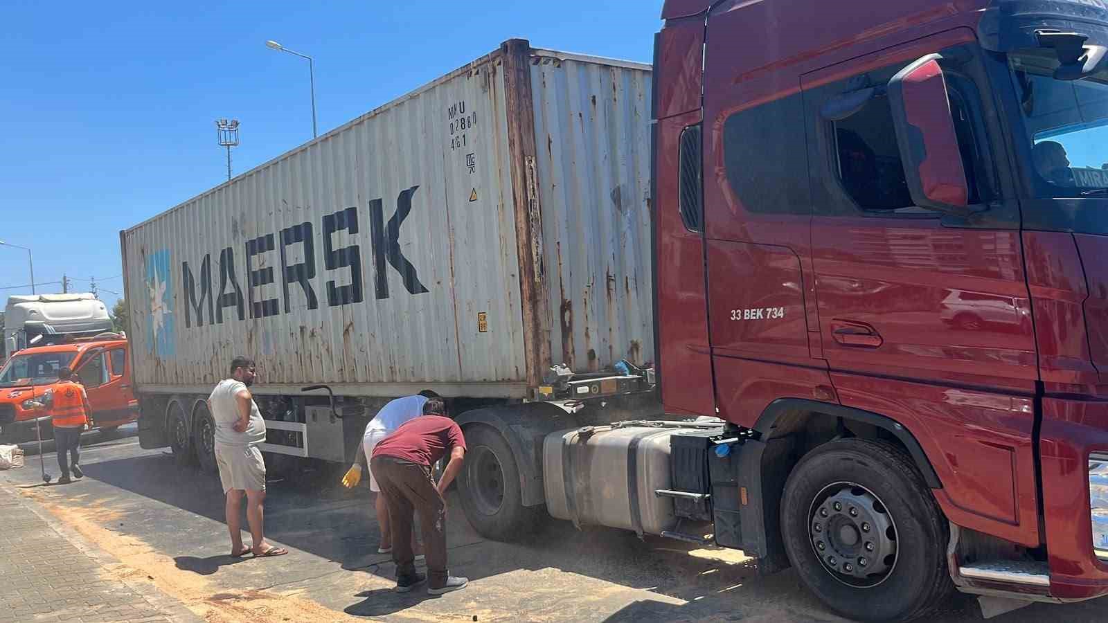 Alanya’da iki tır çarpıştı: D-400’de kilometrelerce araç kuyruğu oluştu