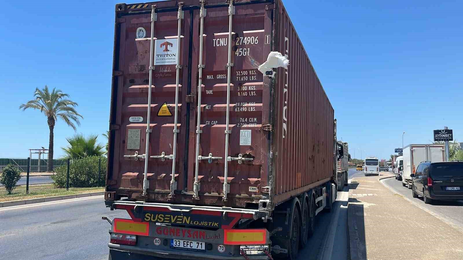Alanya’da iki tır çarpıştı: D-400’de kilometrelerce araç kuyruğu oluştu