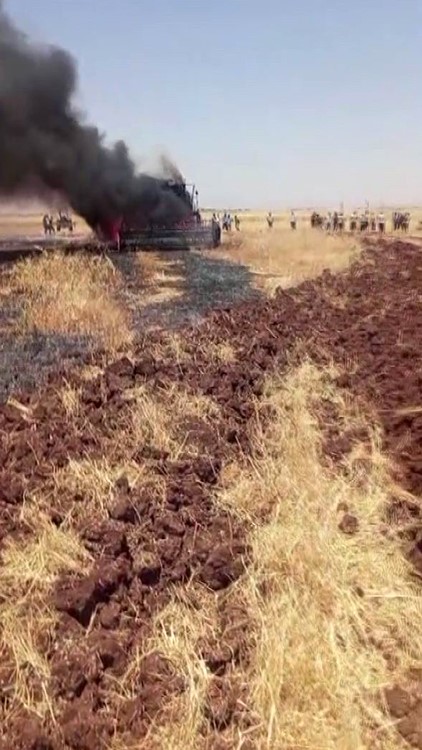 Diyarbakır’da biçerdöveri yanan Yozgatlı vatandaşa köylülerden destek: Biçerdöverin borcu için 800 bin lira topladılar