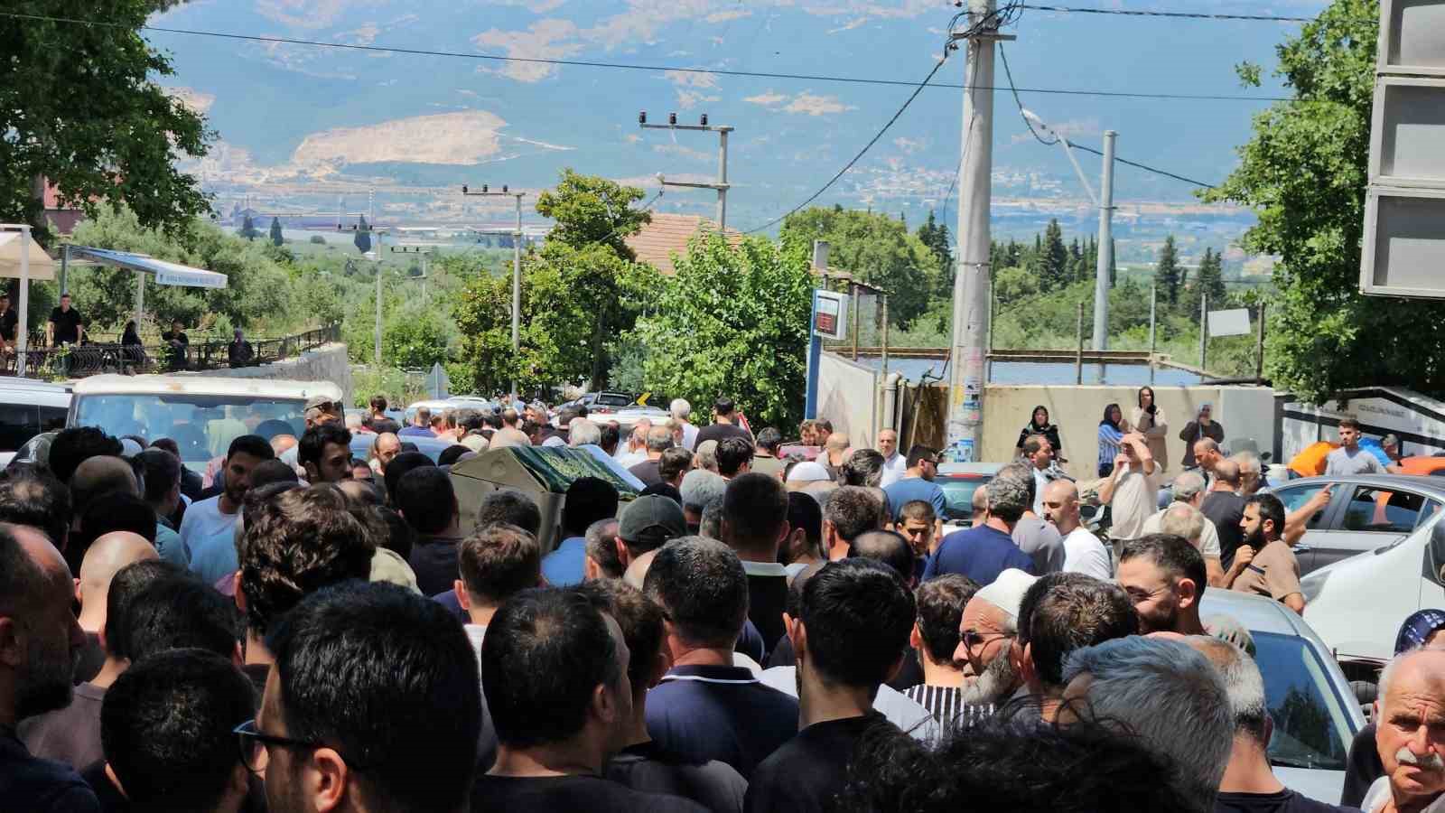 Aynı motosiklette can veren anne-baba gözyaşlarıyla uğurlandı