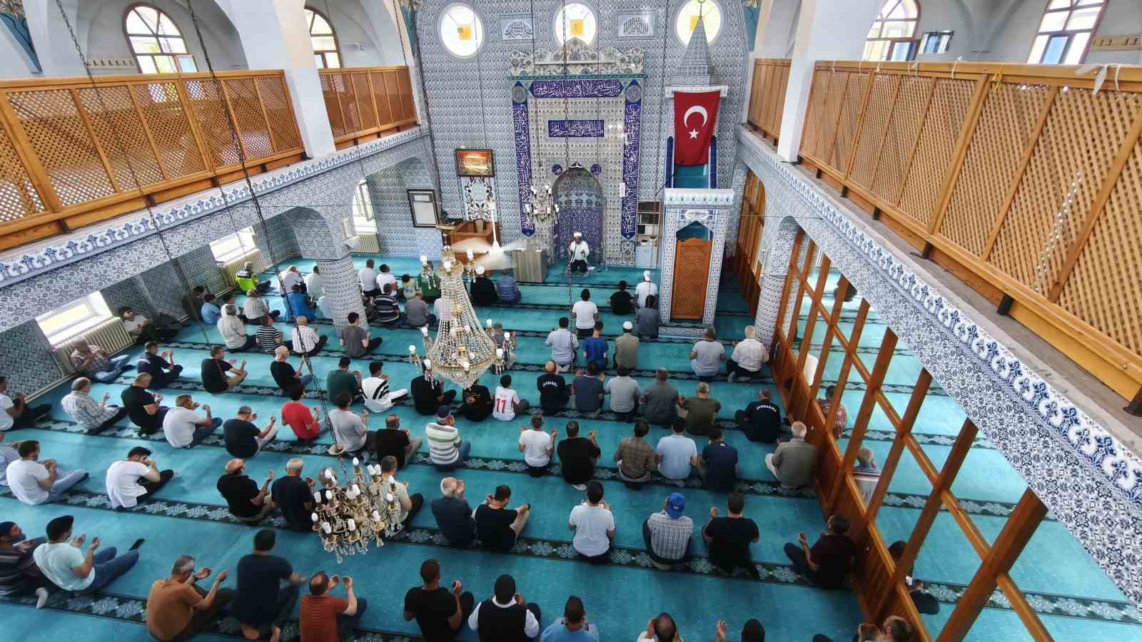 Ailesiyle kazada hayatını kaybeden uzman çavuşa mesai arkadaşlarından büyük vefa
