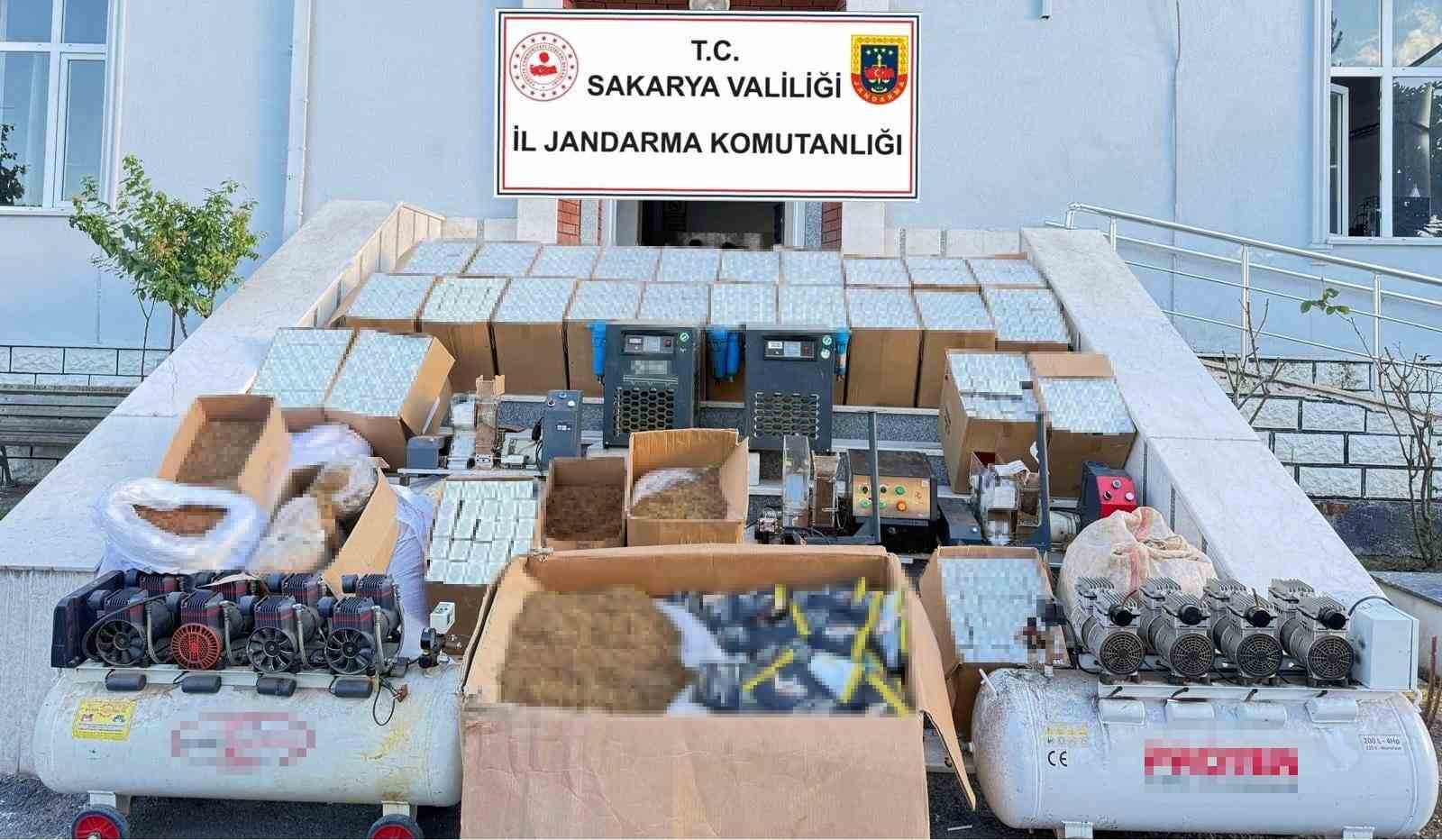 Jandarmadan 1 tonluk tütün operasyonu: 2 gözaltı