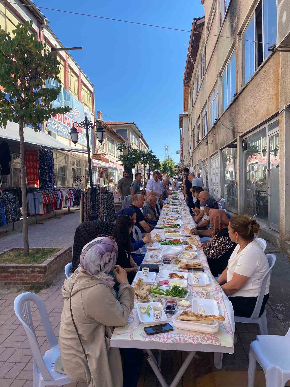 Anahtar Parti Kırşehir teşkilatı çarşı esnafıyla kahvaltıda buluştu