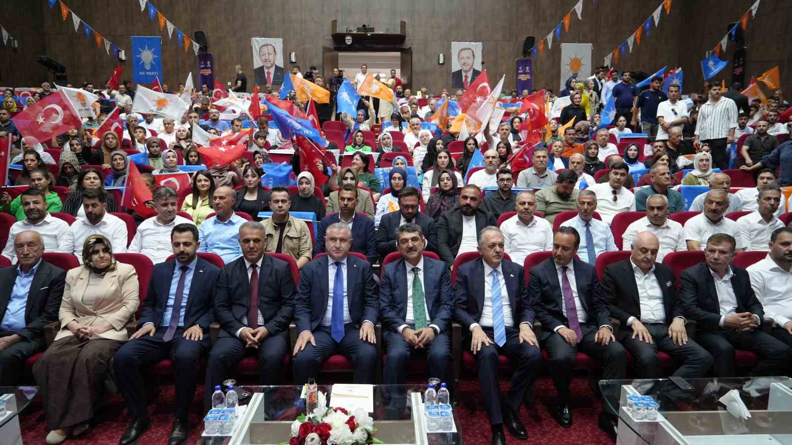Bakan Bak: "Her şey gençler için, Batman’a yatırımlarımız sürecek"