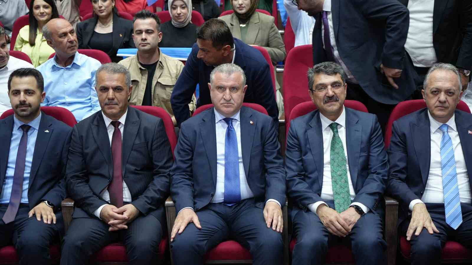 Bakan Bak: "Her şey gençler için, Batman’a yatırımlarımız sürecek"