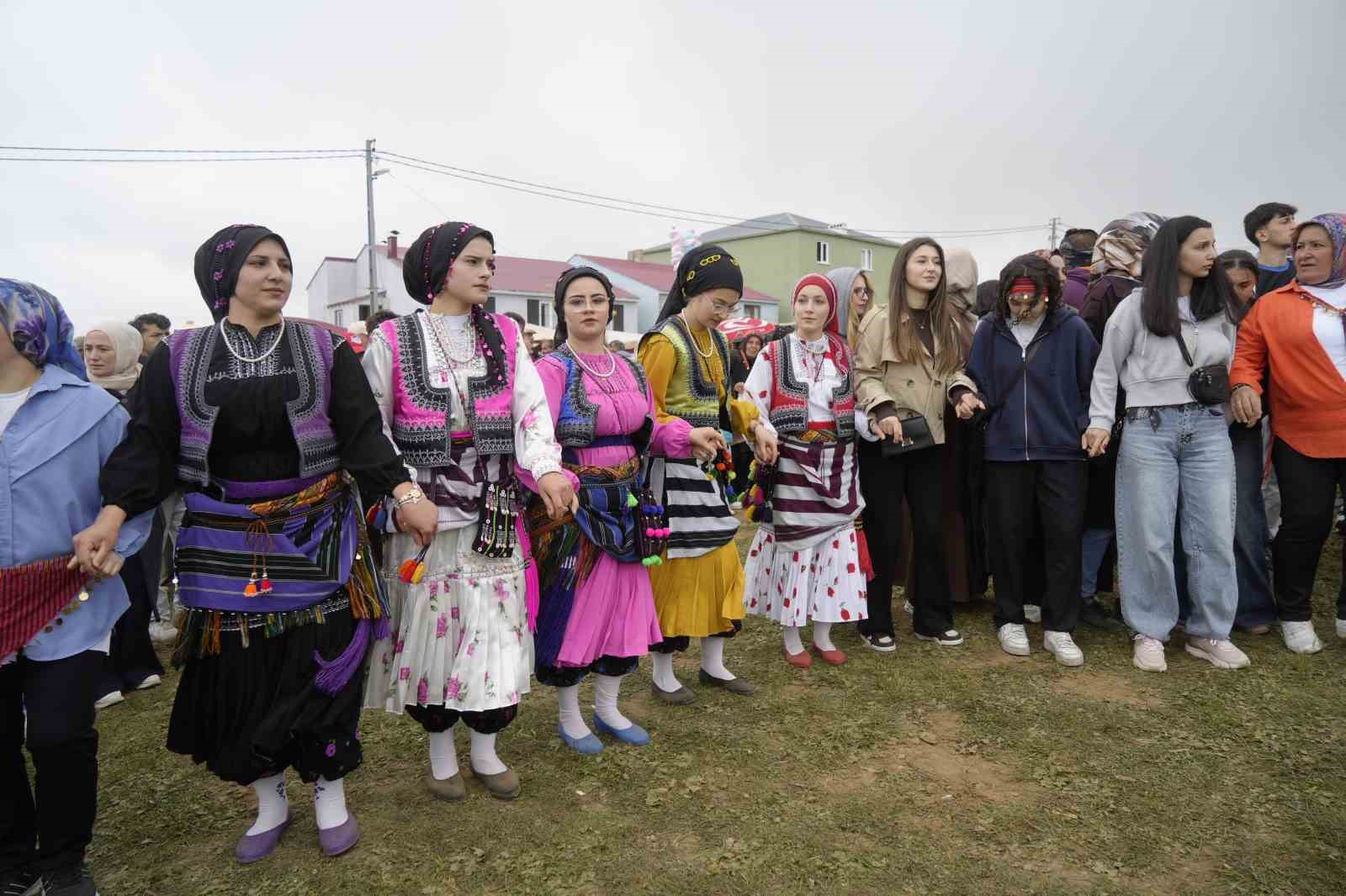 Kadırga Otçu Şenliği binlerce kişiyi buluşturdu