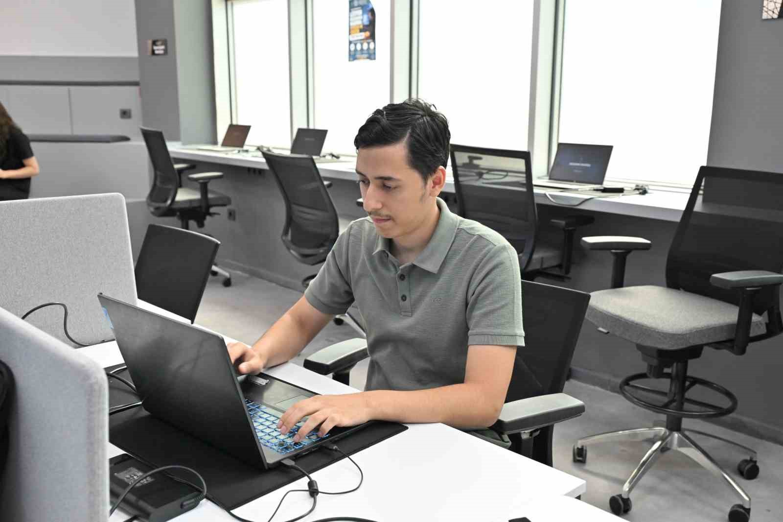 Akademi Manisa’da teknoloji seferberliği
