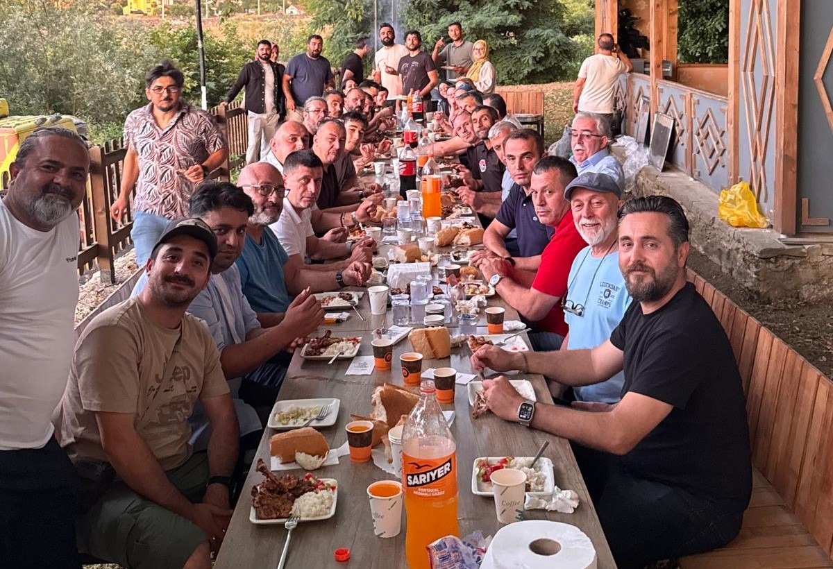Gönüllüler yorgunluğu piknik ile attı