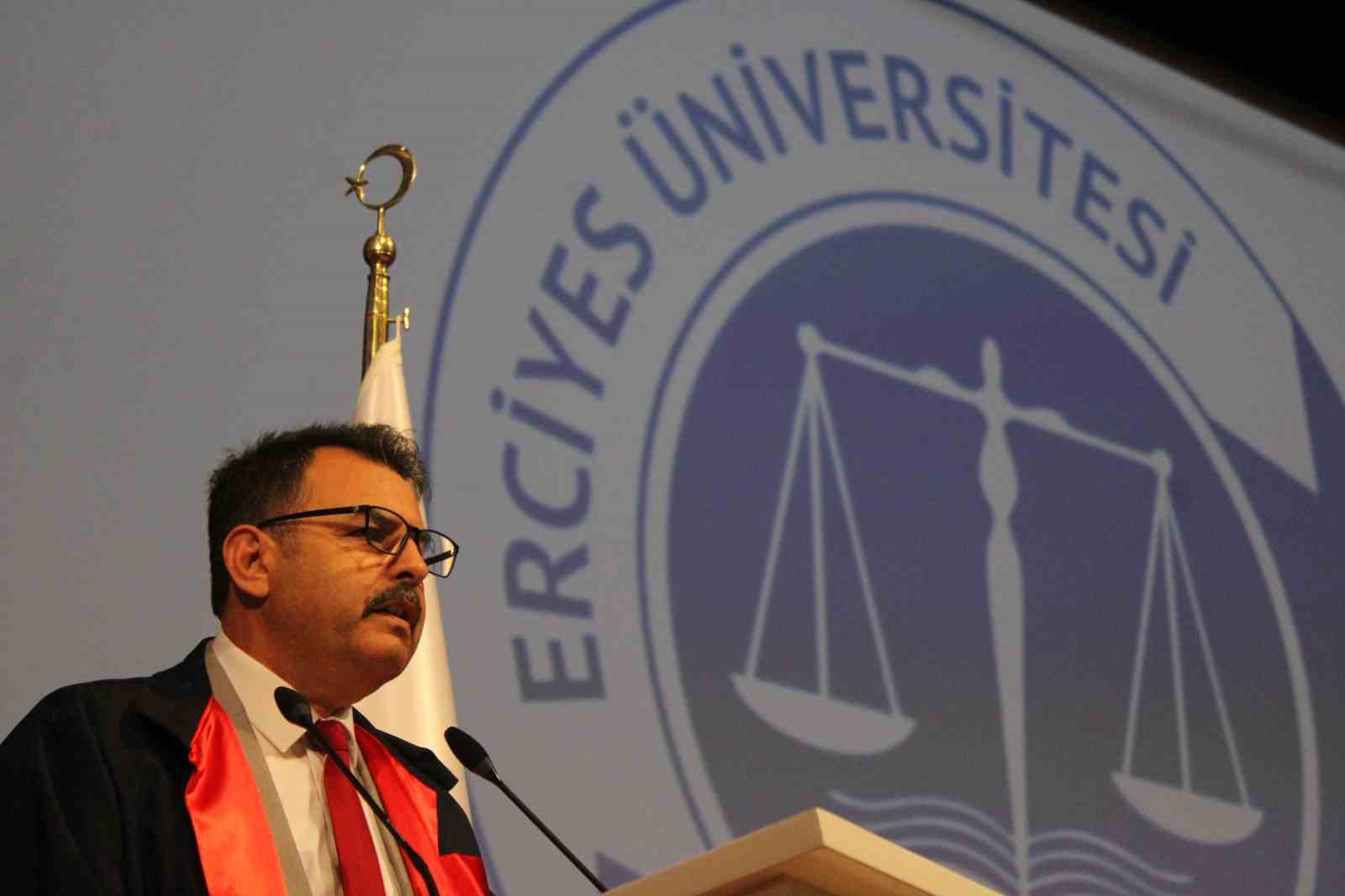ERÜ’de 208 genç avukat mezun oldu