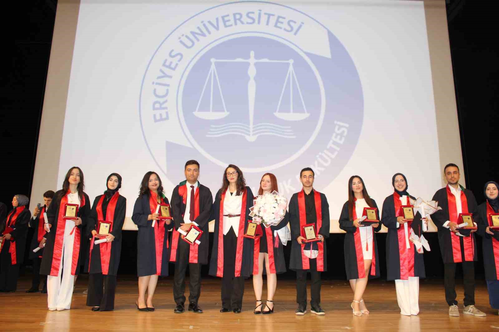 ERÜ’de 208 genç avukat mezun oldu