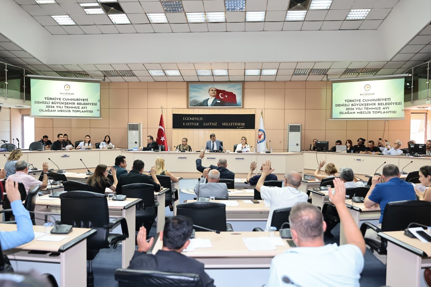 Denizli Büyükşehir Meclisi’nden öğrenci ve ailelere üçlü destek paketi