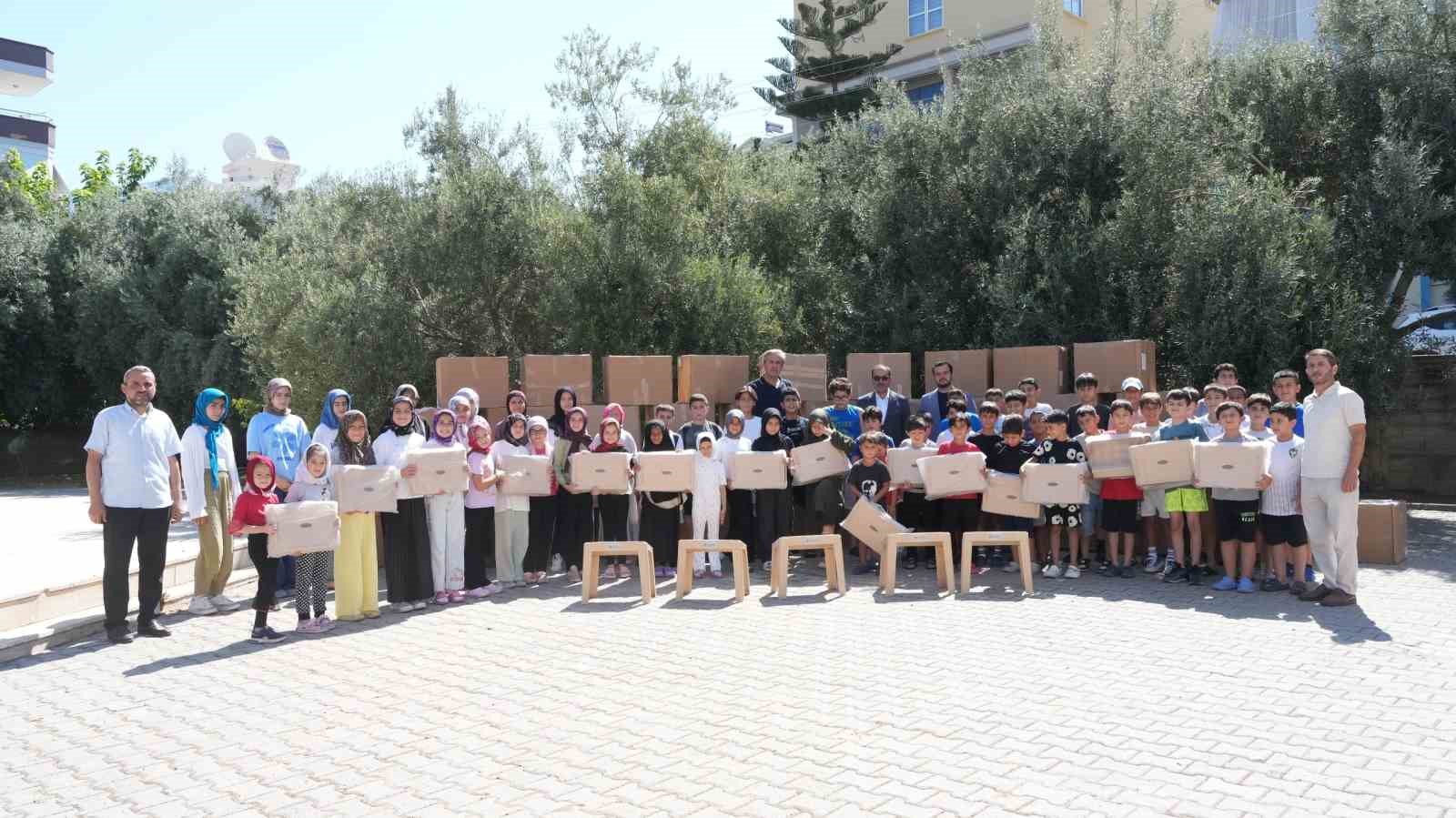 Alanya Belediyesi’nden Kur’an kurslarına 800 rahle desteği