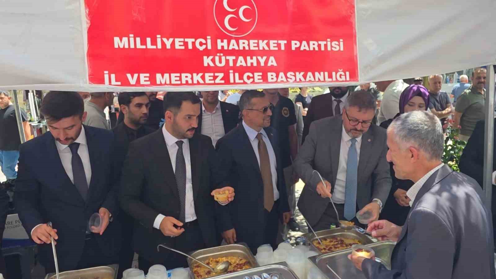 MHP Kütahya İl Başkanlığı’ndan vatandaşlara aşure ikramı