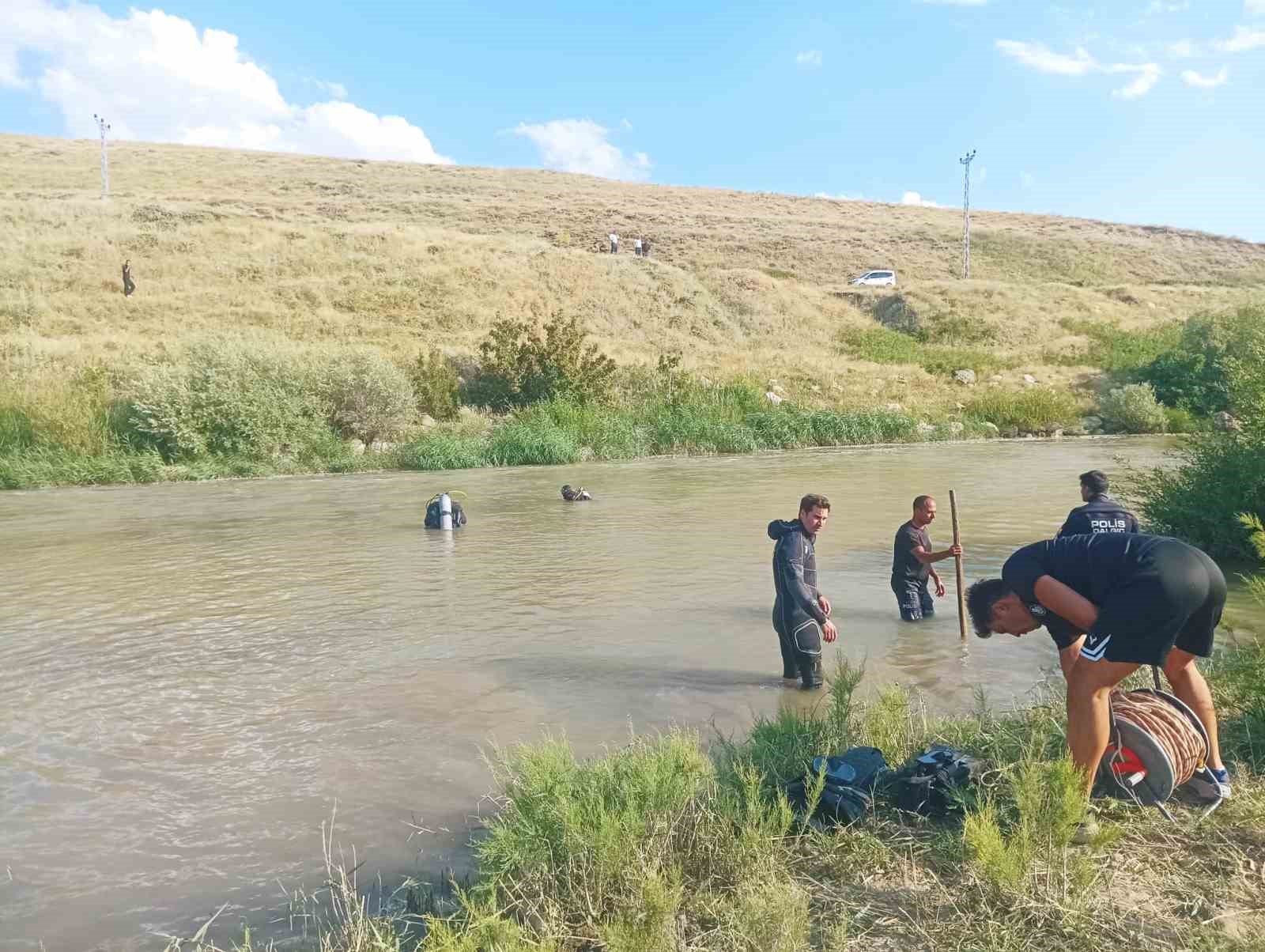 Bulanık’ta kahreden olay: Çaya düşen iki kardeşten biri yaşamını yitirdi, diğeri kayıp