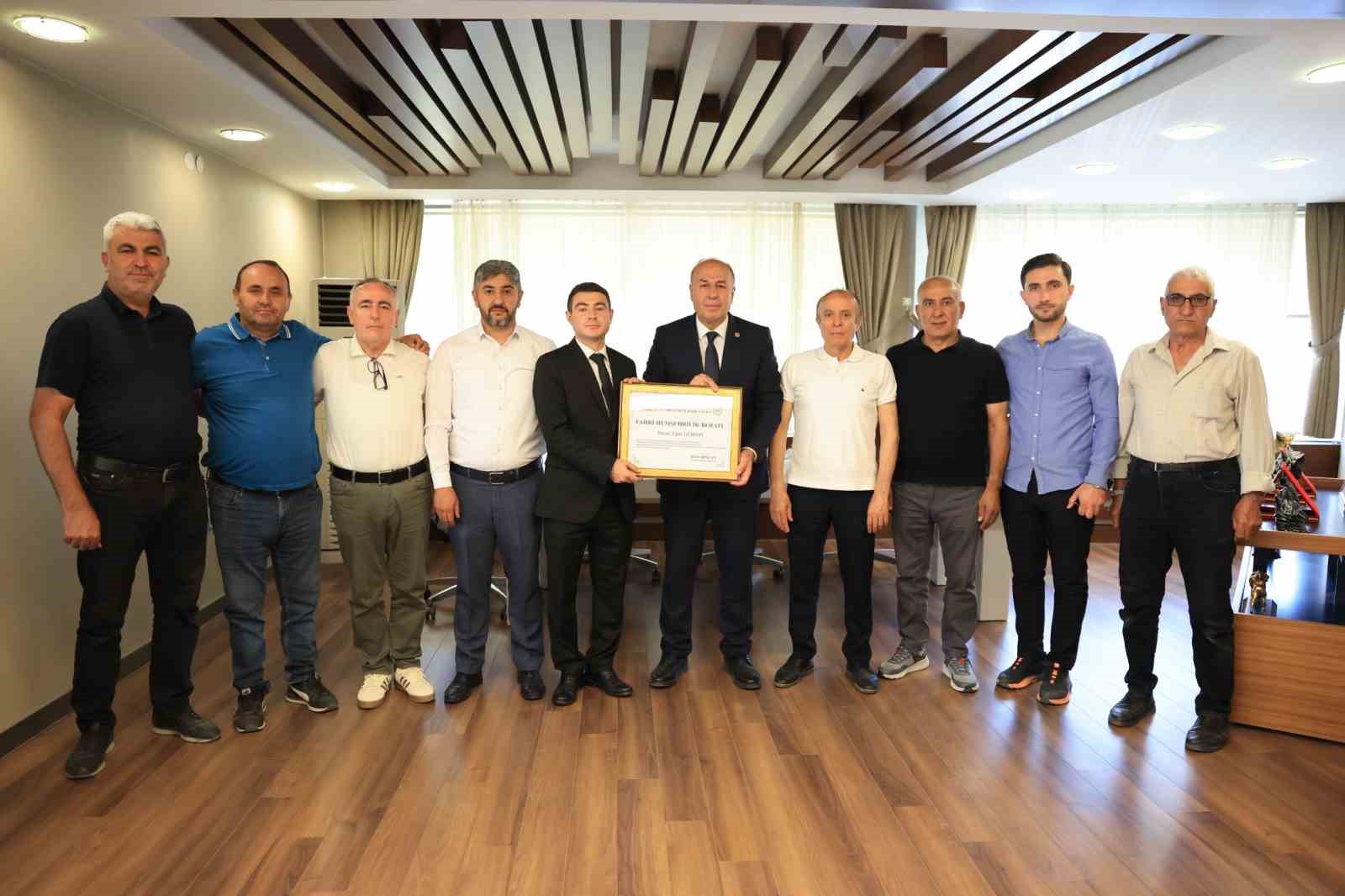 İlçe Jandarma Komutanına fahri hemşehrilik beratı