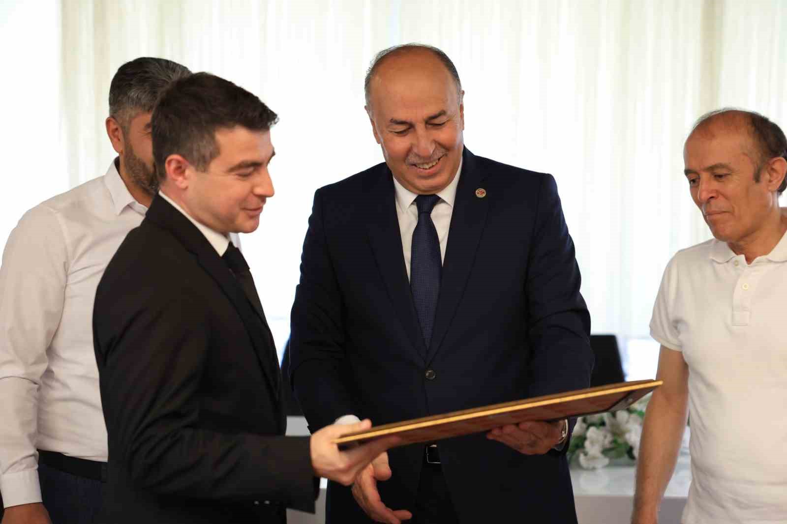 İlçe Jandarma Komutanına fahri hemşehrilik beratı