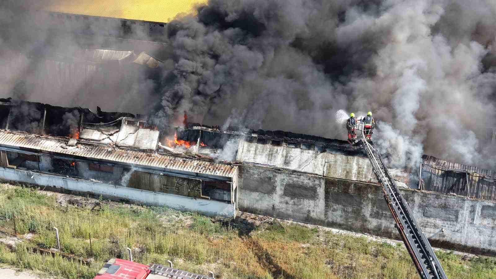 Bandırma’da geri dönüşüm deposunda yangın