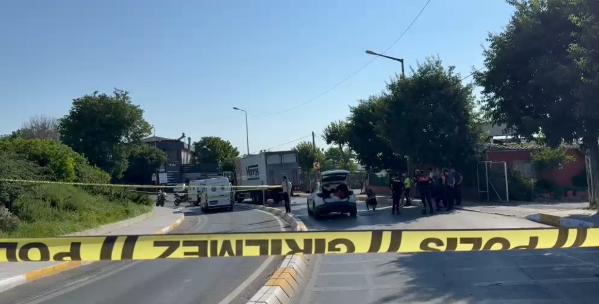 Küçükçekmece’de yolun karşısına geçerken kamyonun çarptığı kadın hayatını kaybetti