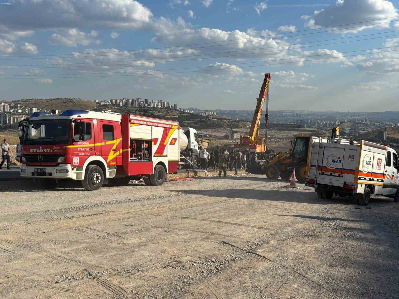 Freni bozulan ABB’ye ait hafriyat kamyonu iki kamyona çarptı, 2 işçi hayatını kaybetti