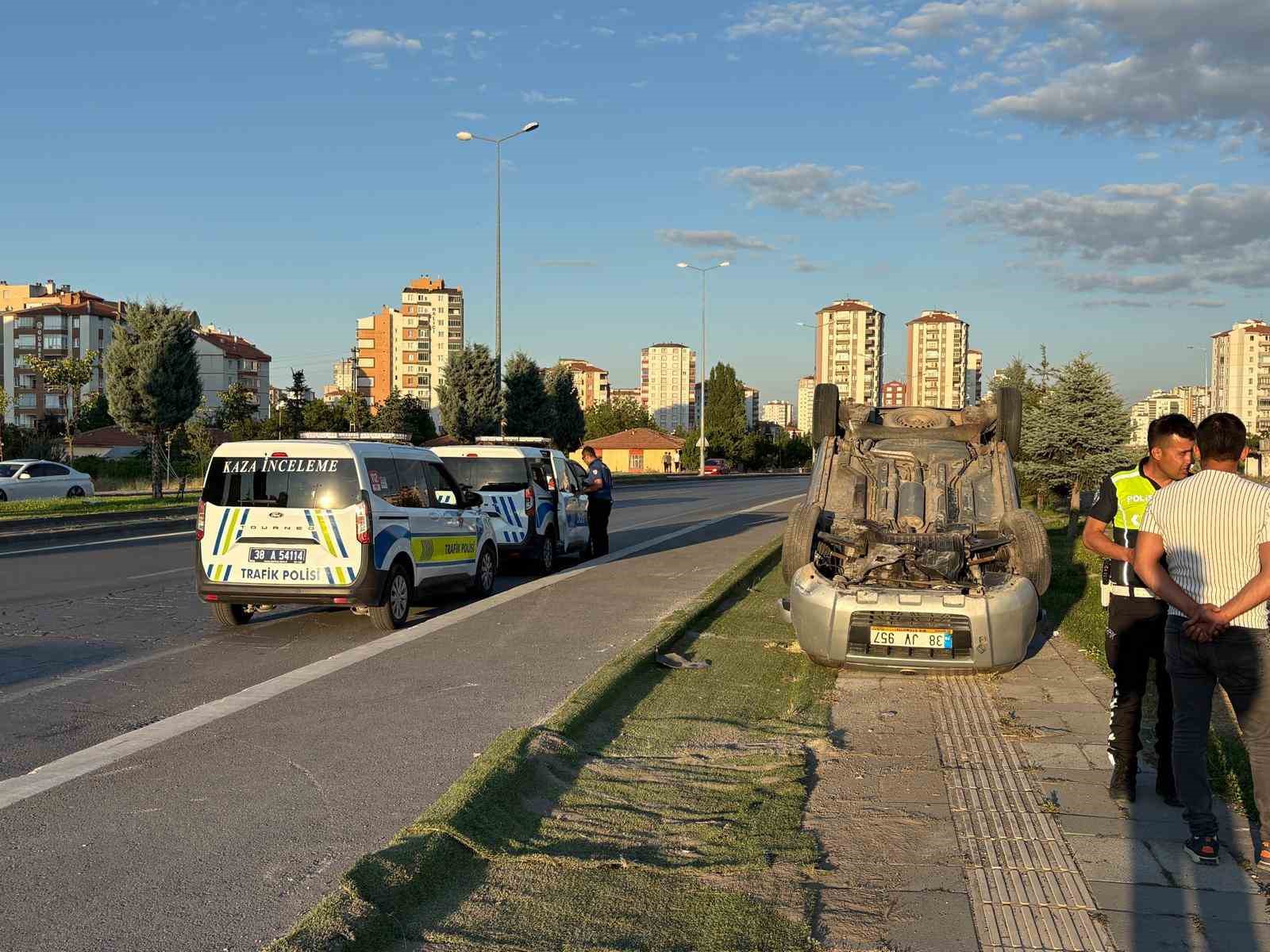 Kayseri’de hafif ticari araç takla attı: 1 yaralı
