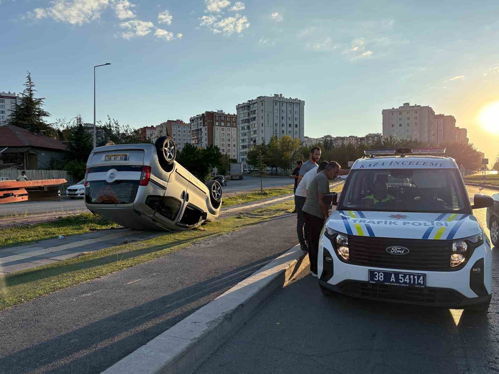 Kayseri’de hafif ticari araç takla attı: 1 yaralı