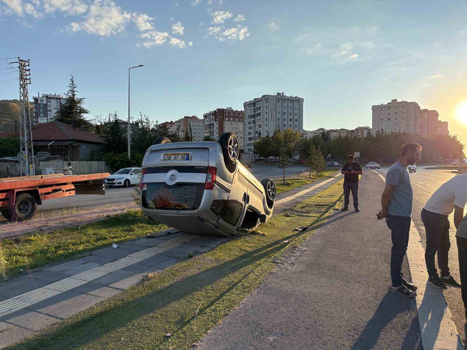 Kayseri’de hafif ticari araç takla attı: 1 yaralı