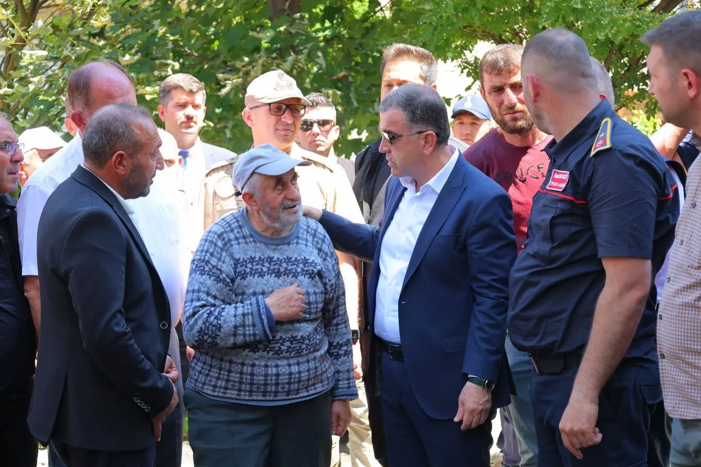 Bayburt’ta çıkan yangında hasar gören 5 ev ve 3 samanlık havadan görüntülendi