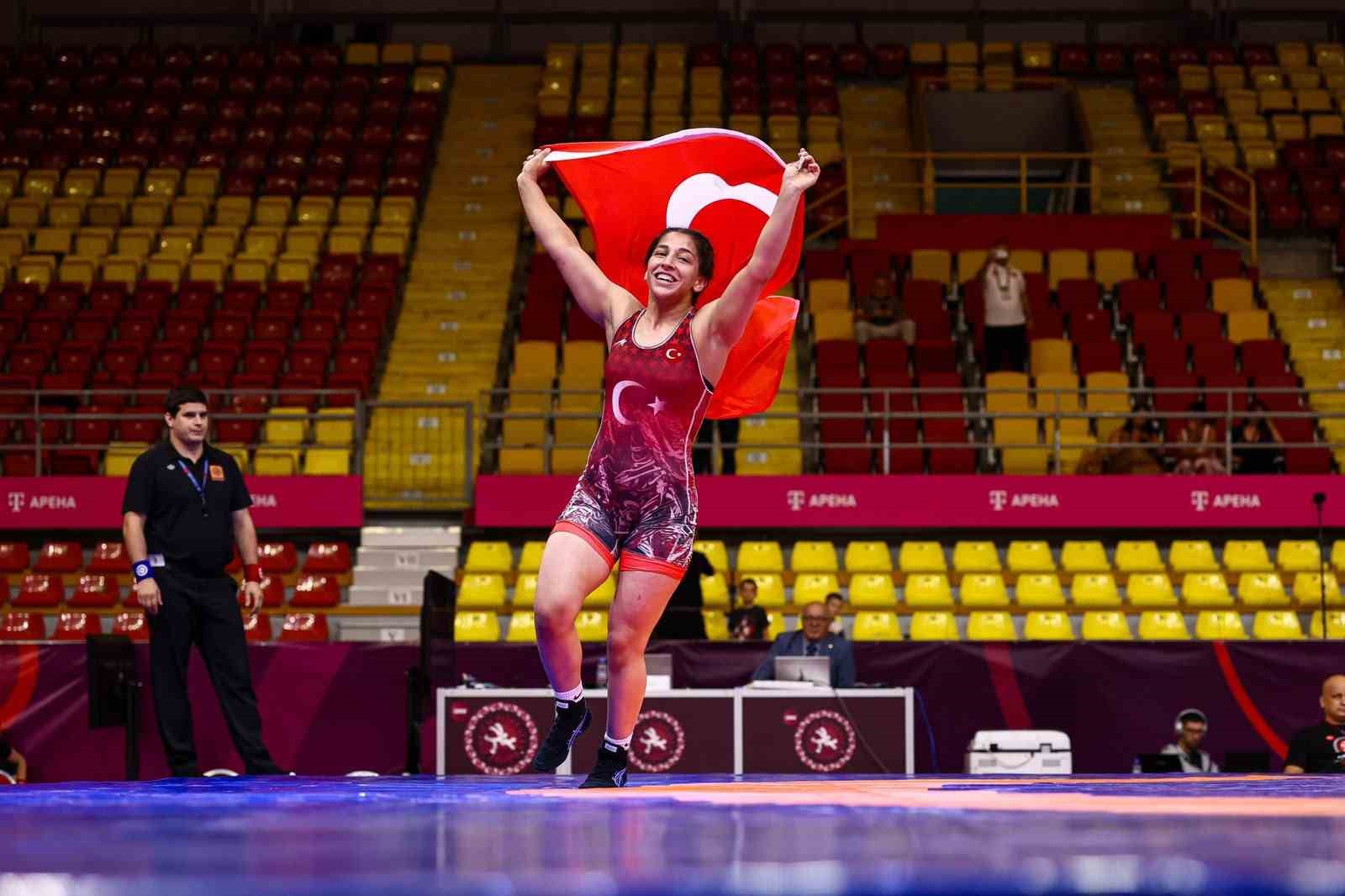 BARÜ’lü sporculardan Avrupa Güreş Şampiyonası’nda 2 madalya